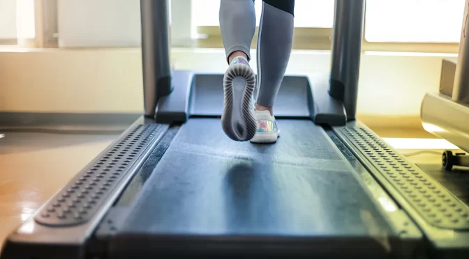 runner on treadmill - lowering glucose levels